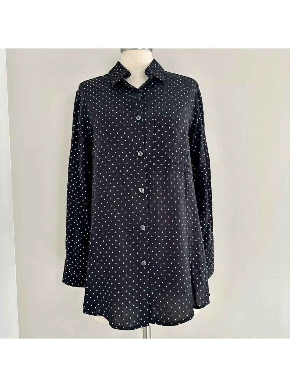 Women's Solitaire Black & White Patterned Collared Button-up Blouse Size S New - Picture 1 of 13